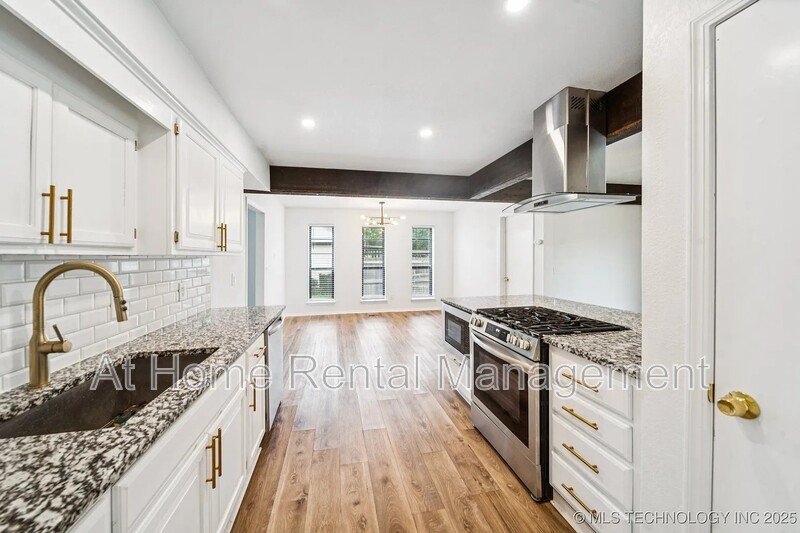 6947 South 30th West Avenue property image