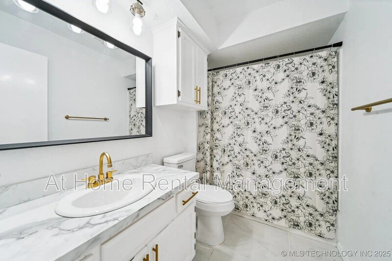 6947 South 30th West Avenue property image