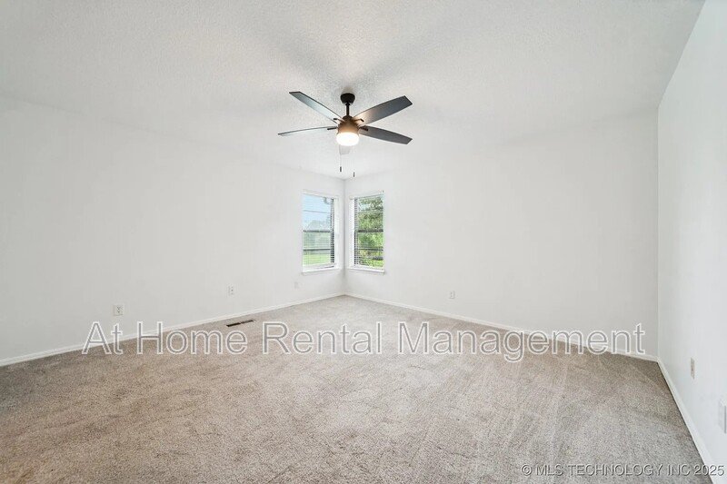 6947 South 30th West Avenue property image