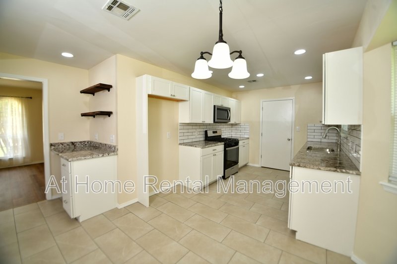 401 North Fir Place property image