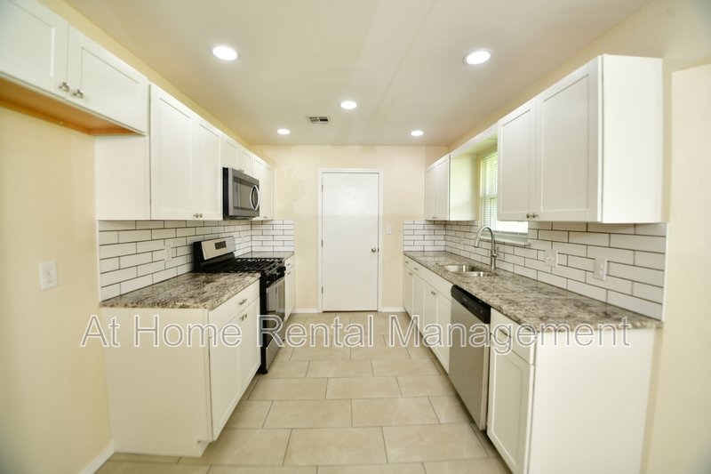 401 North Fir Place property image