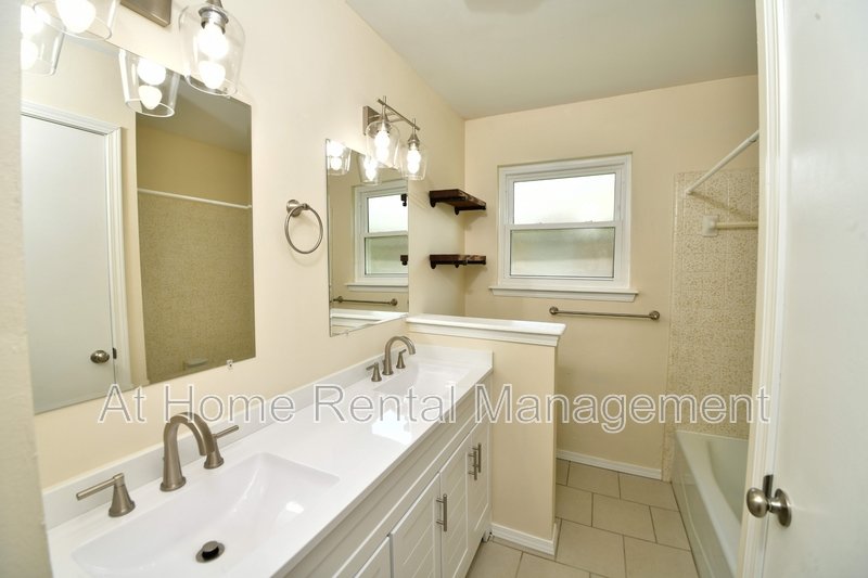 401 North Fir Place property image